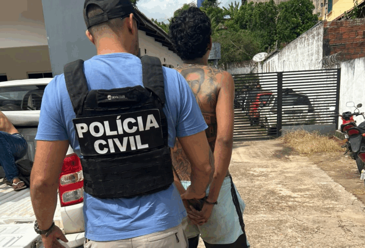 Polícia Civil prende foragido por sequestro e apreende arma e drogas em Cruzeiro do Sul