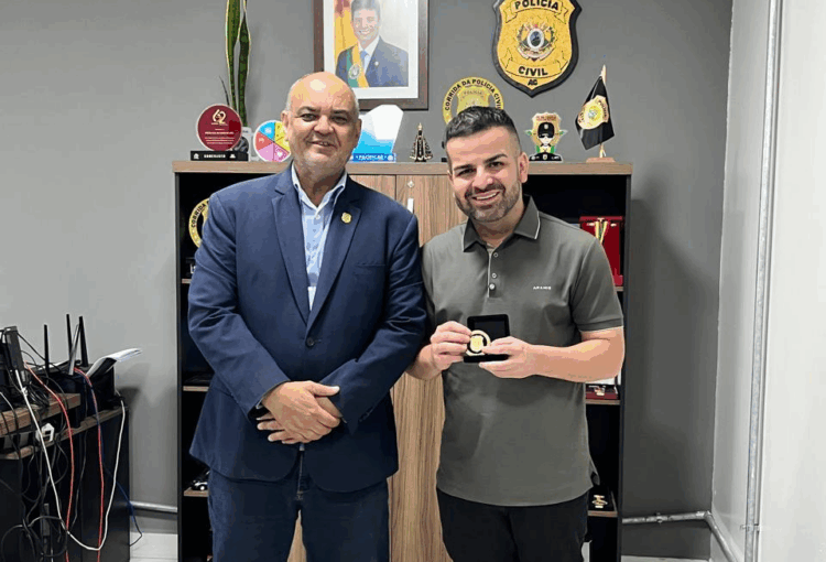 Delegado-geral da Polícia Civil e prefeito de Tarauacá firmam cooperação para fortalecer emissão da nova Carteira de Identidade Nacional