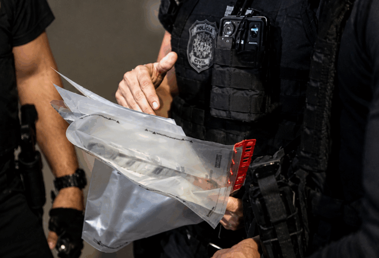 Polícia cumpre mandado de busca e apreensão na casa de adolescente que ameaçava escola em Santa Rosa do Purus